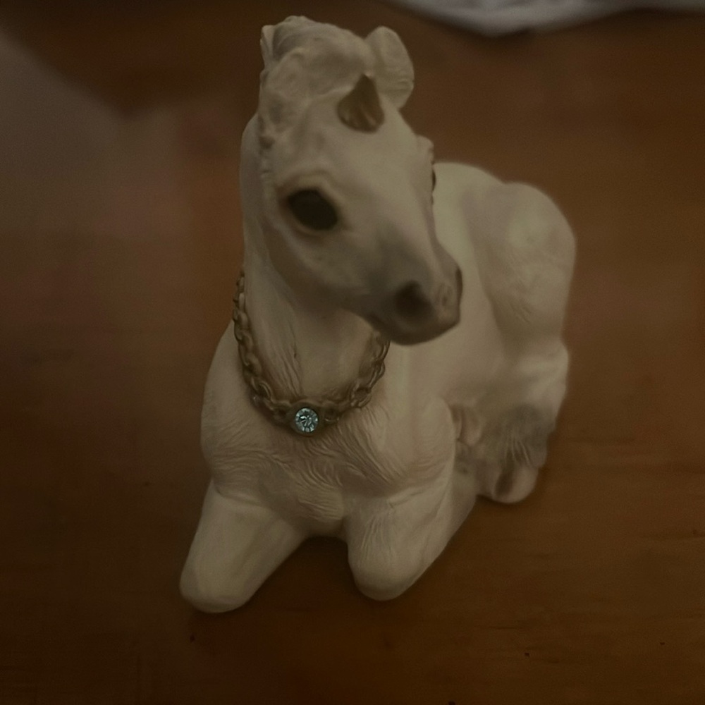 Mother unicorn figure
